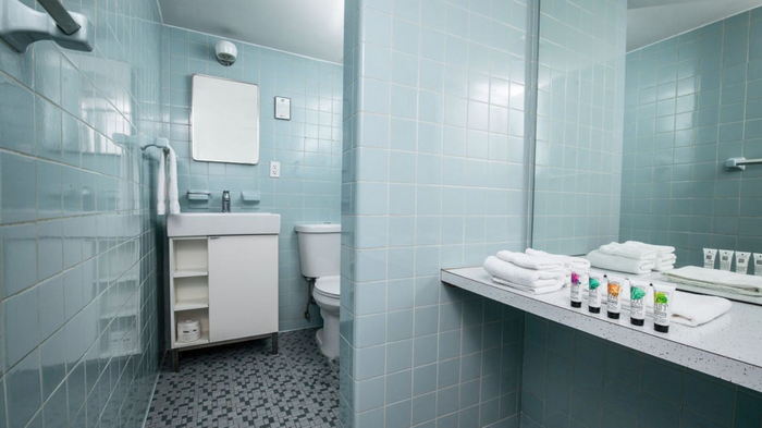 Hotel Royal Oak (Jones Motel, Jones Royal Motor Inn) - Web Listing (newer photo)